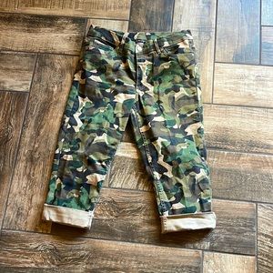 Stretch denim camo capris
